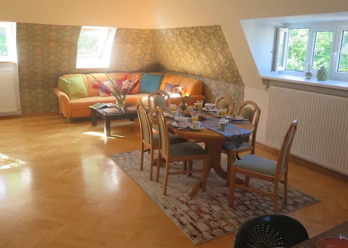 Schoenbrunn Gardens Deluxe Apartamento