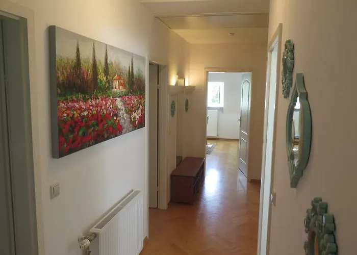 Schoenbrunn Gardens Deluxe Apartamento